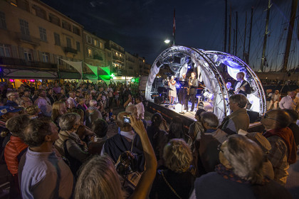 02 10 2014, Saint-Tropez (FRA,83), Voiles de Saint-Tropez 2014, Day 4, défilé des équipages   crew parade