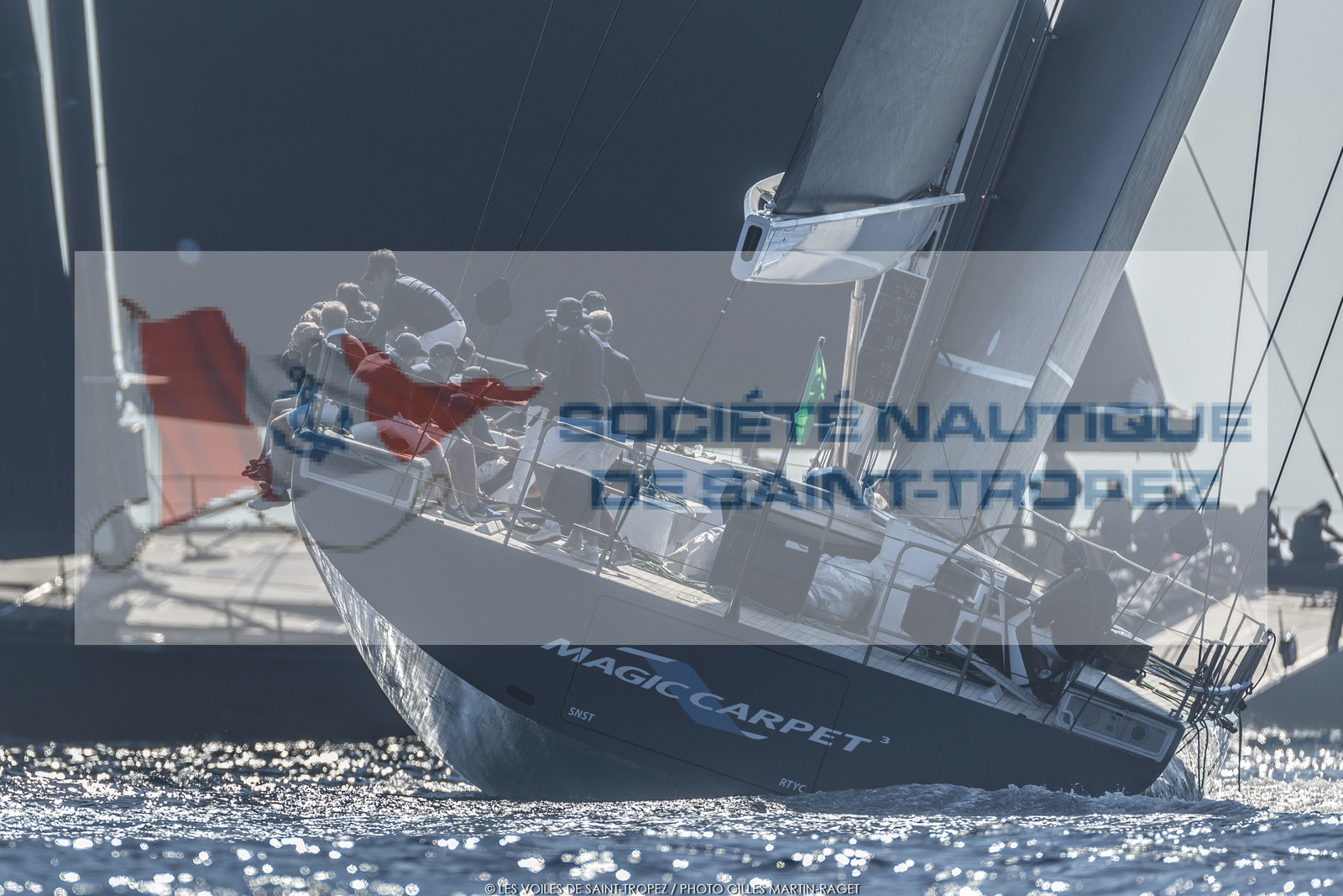 06 10 2022, Saint-Tropez (FRA,83), Voiles de Saint-Tropez 2022,  Maxis Club 55 Cupentre les deux Wallycento Magic Carpet Cubed et Tango, défi French Kiss vs Kiwi Magic