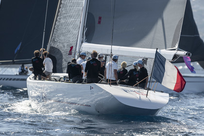 06 10 2022, Saint-Tropez (FRA,83), Voiles de Saint-Tropez 2022,  Maxis Club 55 Cupentre les deux Wallycento Magic Carpet Cubed et Tango, défi French Kiss vs Kiwi Magic