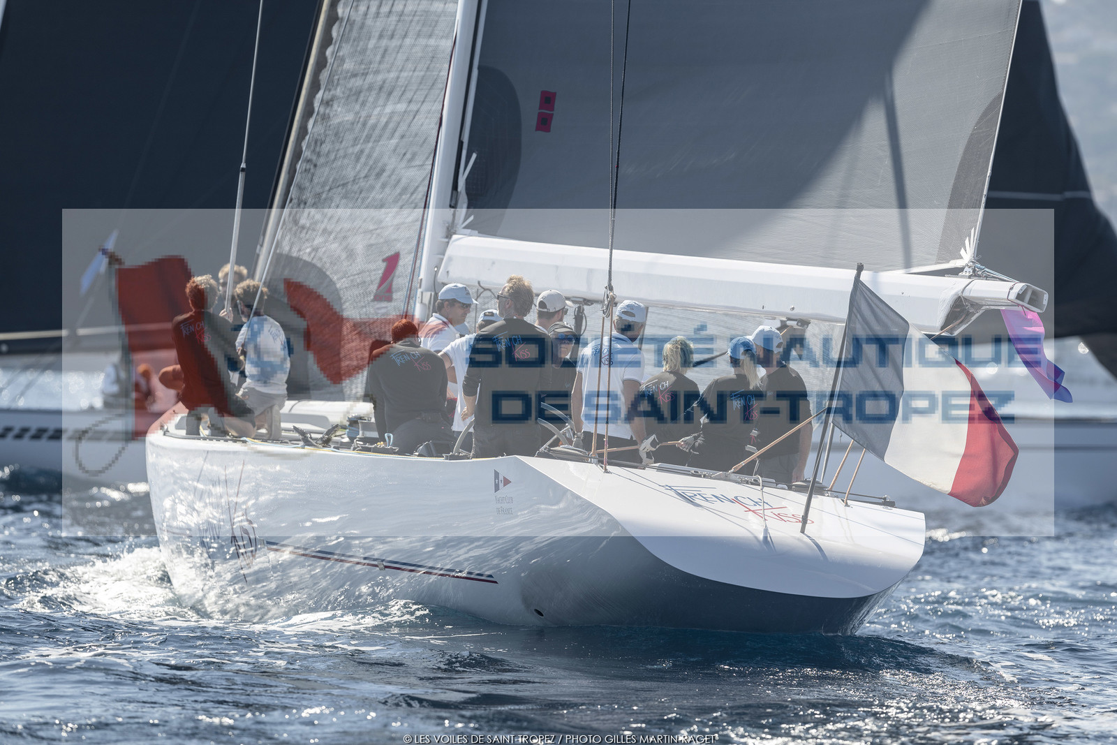 06 10 2022, Saint-Tropez (FRA,83), Voiles de Saint-Tropez 2022,  Maxis Club 55 Cupentre les deux Wallycento Magic Carpet Cubed et Tango, défi French Kiss vs Kiwi Magic