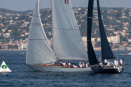 05 10 2023, Saint-Tropez (FRA,83), Les Voiles de Saint-Tropez 2023, Race Day 5, Défi Pride Vs Ikra