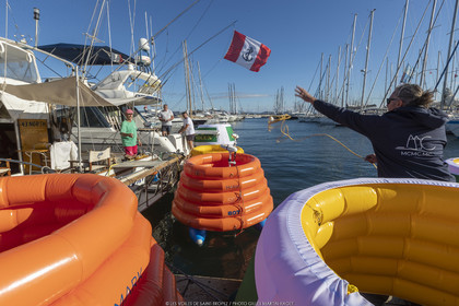 26 09 2022, Saint-Tropez (FRA,83), Voiles de Saint-Tropez 2022, premier jour de course, nouvelles bouées dynamiques positionnables à distance
