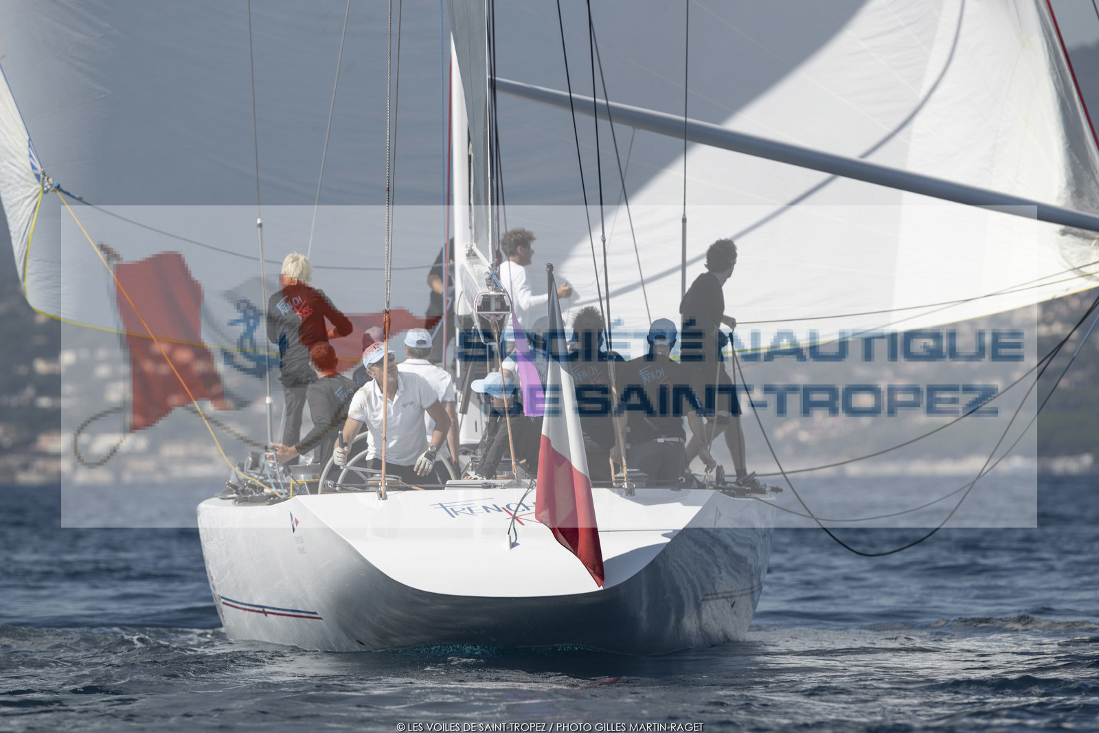 06 10 2022, Saint-Tropez (FRA,83), Voiles de Saint-Tropez 2022,  Maxis Club 55 Cupentre les deux Wallycento Magic Carpet Cubed et Tango, défi French Kiss vs Kiwi Magic