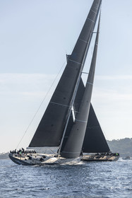 06 10 2022, Saint-Tropez (FRA,83), Voiles de Saint-Tropez 2022,  Maxis Club 55 Cupentre les deux Wallycento Magic Carpet Cubed et Tango, défi French Kiss vs Kiwi Magic