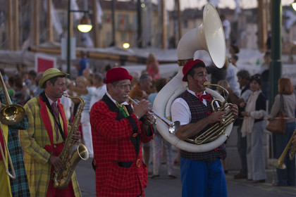 02 10 2014, Saint-Tropez (FRA,83), Voiles de Saint-Tropez 2014, Day 4, défilé des équipages   crew parade