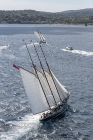 28 09 2022? Saint-Tropez,(FRA,83), Les Voiles de Saint-Tropez 2022 Régate N° 2 poup les modernes, navigation libre pour les grandes goélettes