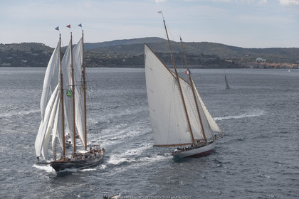 28 09 2022? Saint-Tropez,(FRA,83), Les Voiles de Saint-Tropez 2022 Régate N° 2 poup les modernes, navigation libre pour les grandes goélettes